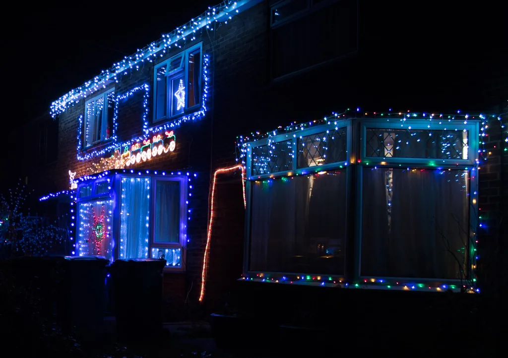 Day 20 Go for a walk to see the neighbourhood Christmas lights