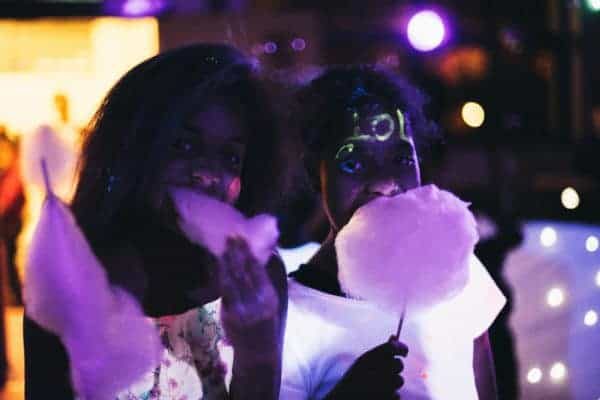 Uv-candyfloss-with-two-kids-600×400 Uv-candyfloss-with-two-kids-600x400